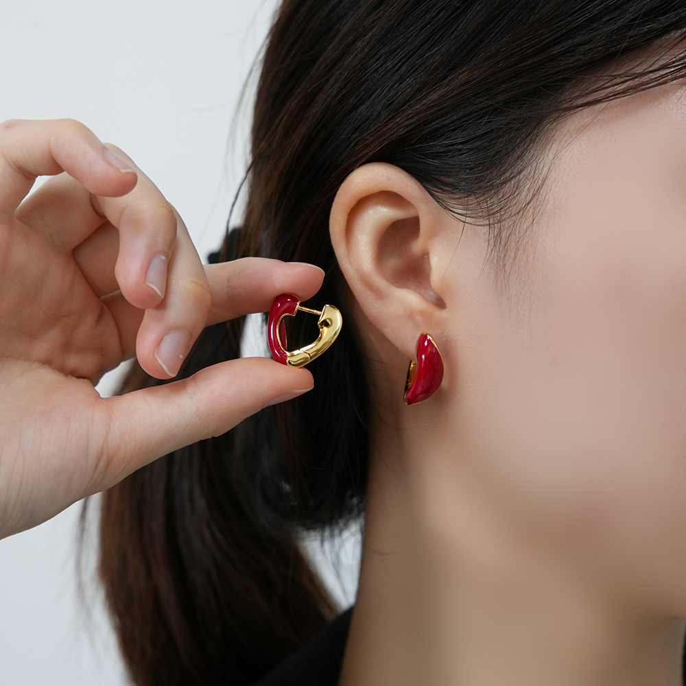 Dual-Tone Heart Stud Earrings | 24K Gold-Plated Romantic Contrast | 1.9cm Artisan Statement