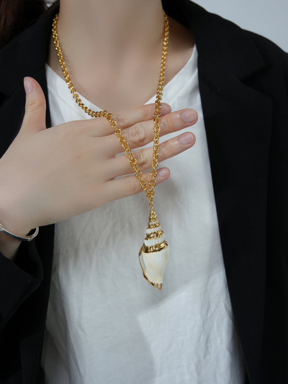 24K Gold Conch Shell Pendant Necklace | Ocean-Inspired Jewelry | Adjustable 62cm Chain | Artisan Crafted