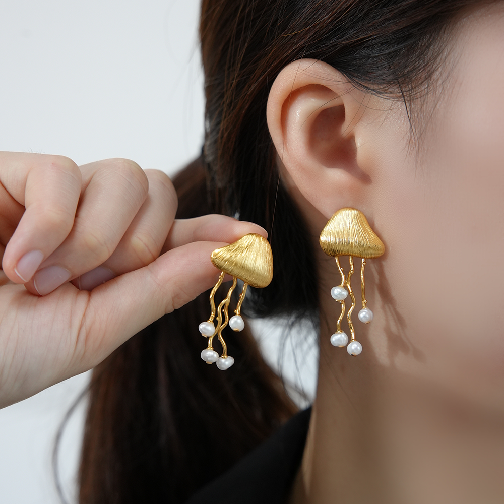 Jellyfish Pearl Brushed Metal Earrings | Dual-Tone 24K Gold & Silver | Oceanic Motion Artisan Craft (3.6cm)