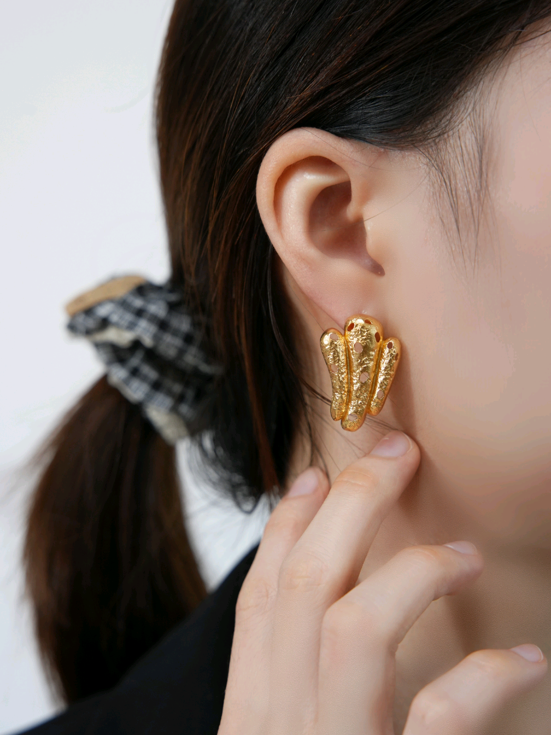 Hollow Claw Openwork Earrings | 24K Gold-Plated Brass | Retro Elegance for Sensitive Ears (1.10 inch, 11.0g)