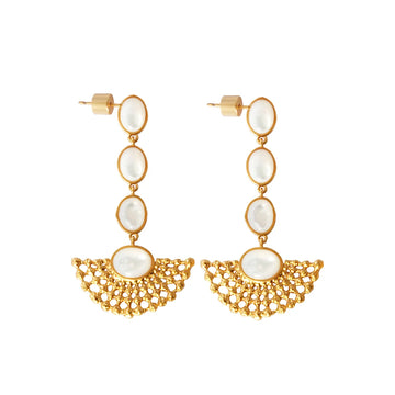 New Fashion Trend White Sea Stone Fan-shaped Pendant Earrings Classic Elegance for Women for Banquets or Gifts